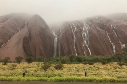 uluru-rain
